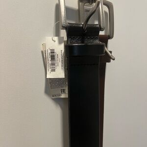 2 Men’s Leather Belts 1 Black Leather, 1 Brown leather.